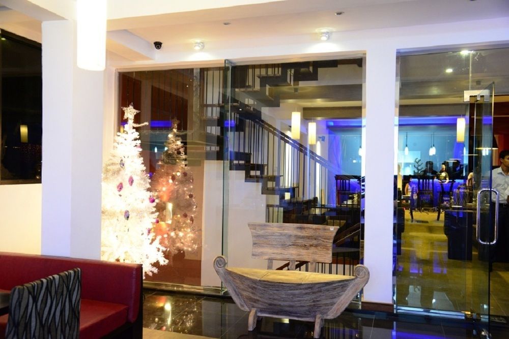 Oak Ray City Hotel Канди Экстерьер фото