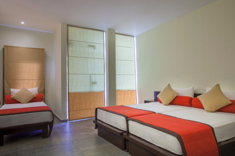 Oak Ray City Hotel Канди Экстерьер фото