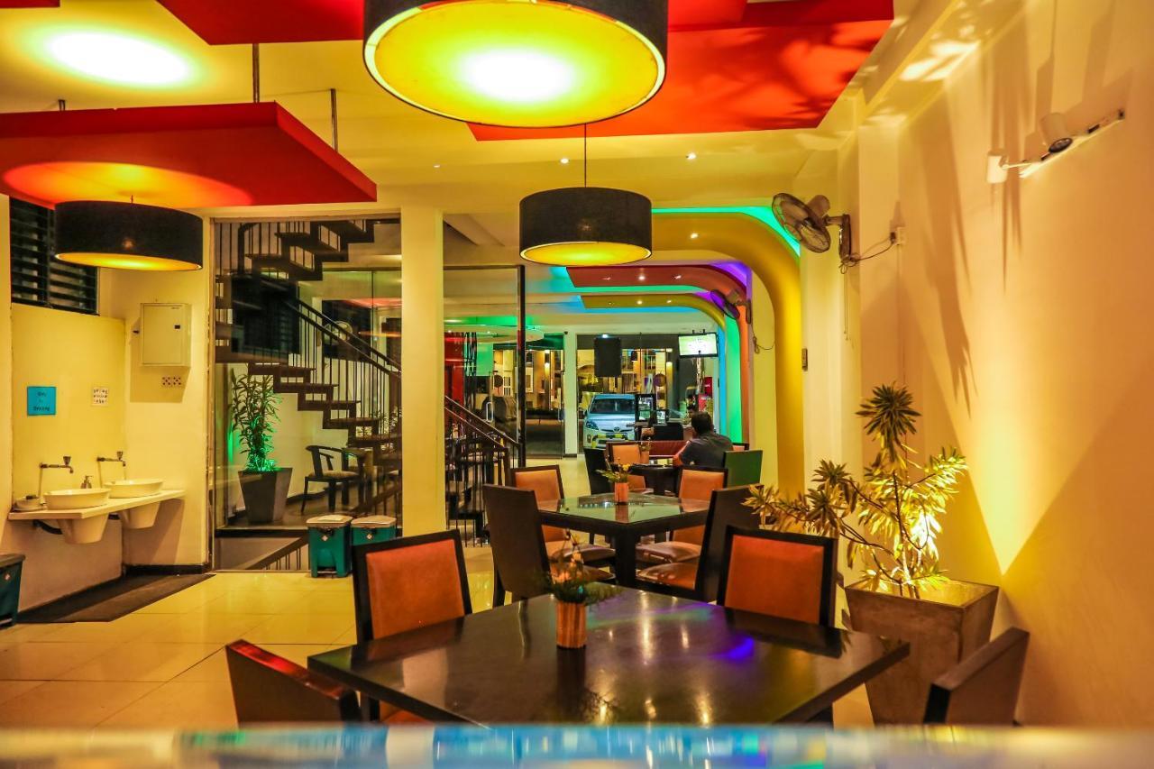 Oak Ray City Hotel Канди Экстерьер фото