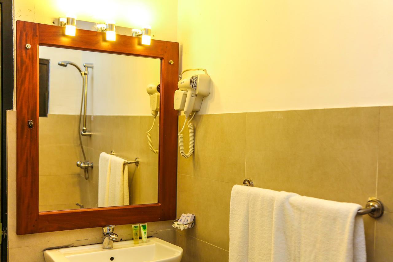 Oak Ray City Hotel Канди Экстерьер фото