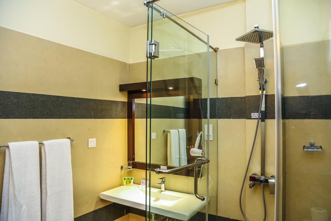 Oak Ray City Hotel Канди Экстерьер фото