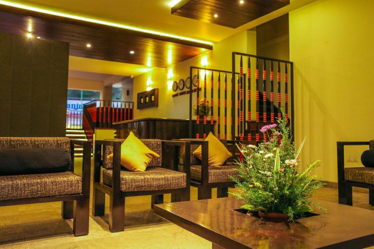 Oak Ray City Hotel Канди Экстерьер фото