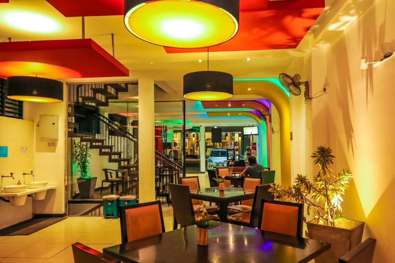 Oak Ray City Hotel Канди Экстерьер фото