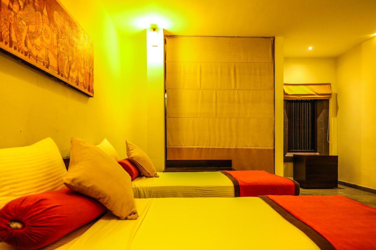 Oak Ray City Hotel Канди Экстерьер фото